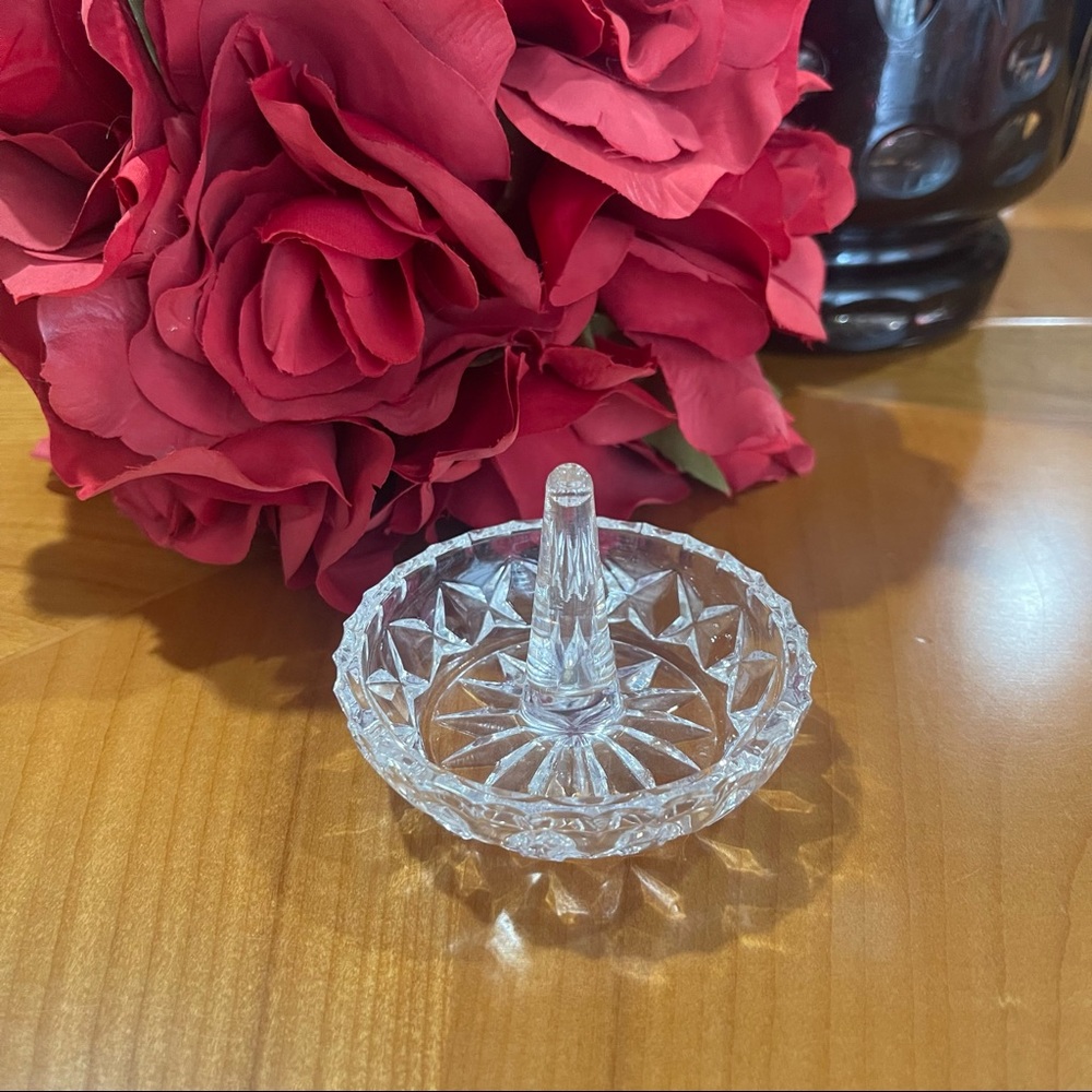 RING HOLDER - Beautiful VINTAGE Hand Cut Lead Crystal Ring Holder! Perfect Gift!